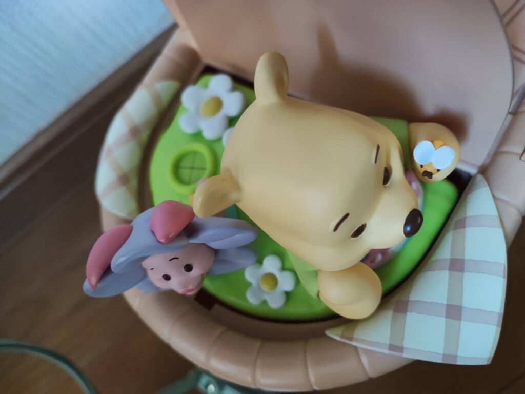 上海ディズニーランドで買ったポップコーンバケットにはストロー口がついてます