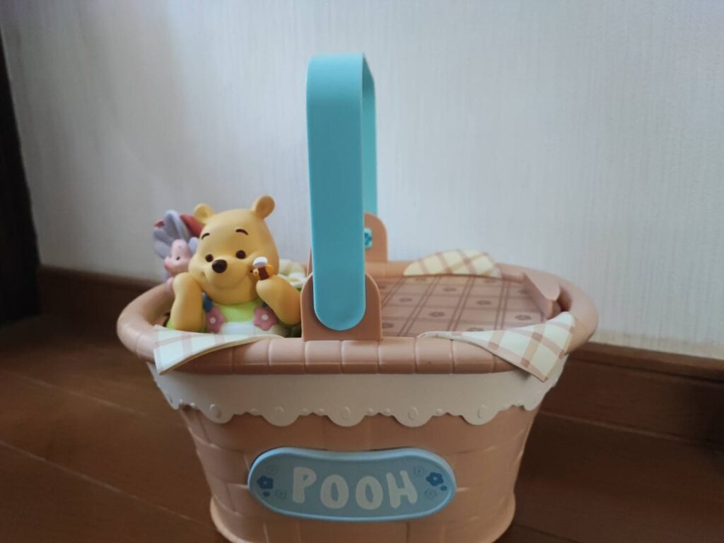 上海ディズニーランドで買ったポップコーンバケットを正面から見た画像
