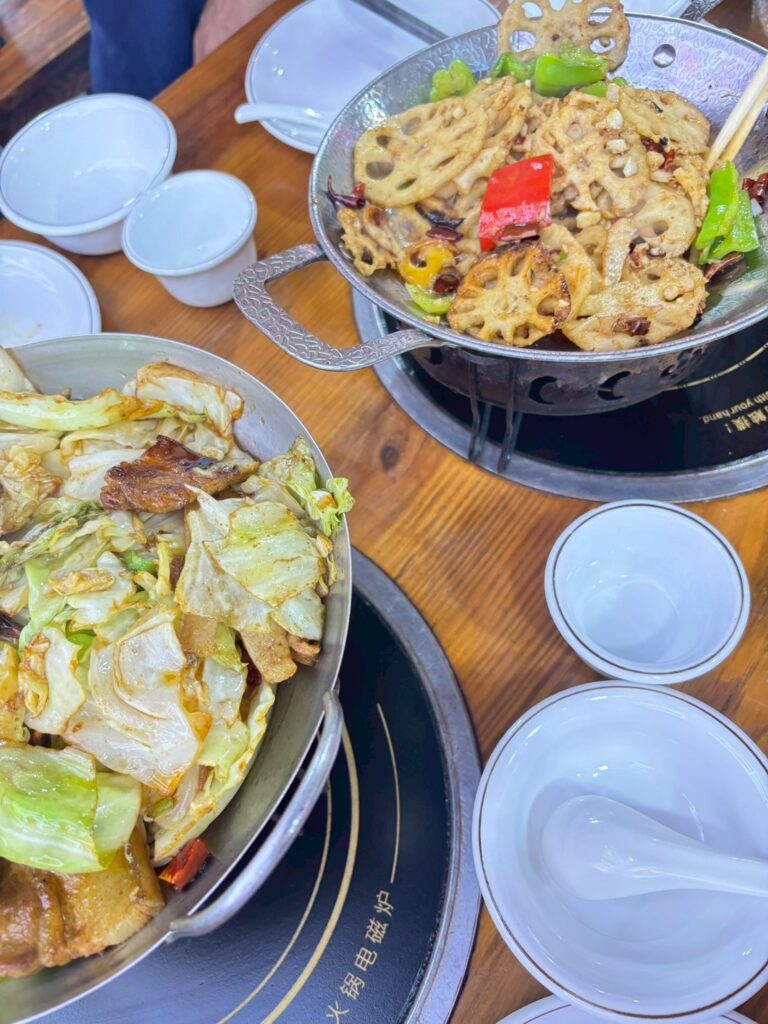 上海の家庭料理のお店の衣家餐館の回鍋肉。花椒が効いてて、口の中がしびれます。