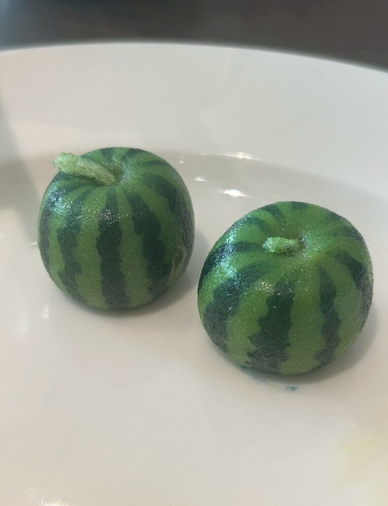 ラウンジ福岡で見つけた可愛いスイカの形の和菓子