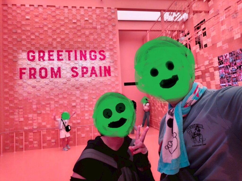 大坂・関西万博の海外パビリオンのスペイン館での写真撮影です。