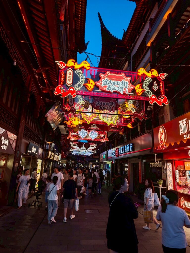 豫園（よえん）にはたくさんのお店がありました